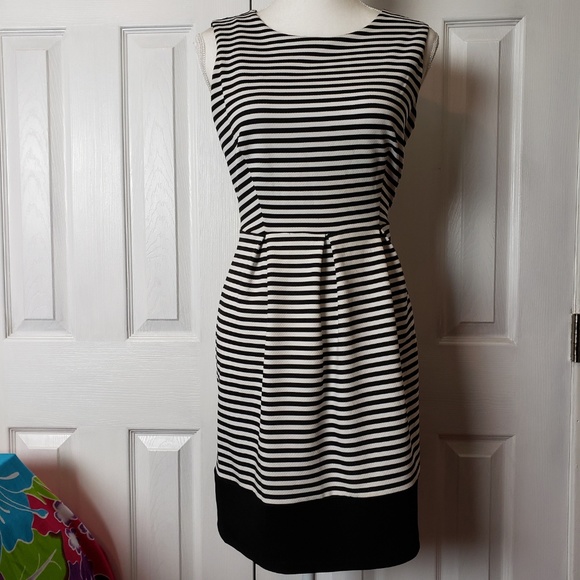 Enfocus Dresses & Skirts - Enfocus Black White Striped Sleeveless Dress 8P